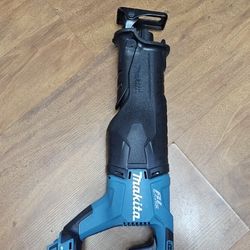 Makita 18V LXT Variable Speed Reciprocating Saw XRJ05Z