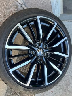 Single Honda Accord rim and tire 19” Oem new Condition ( one 1 wheel only )( Solamente Un 1 Rin ) Como Nuevo