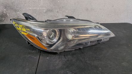 2015-2016-2017 TOYOTA CAMRY "CHROME" RIGHT HEADLIGHT OEM USED #10833