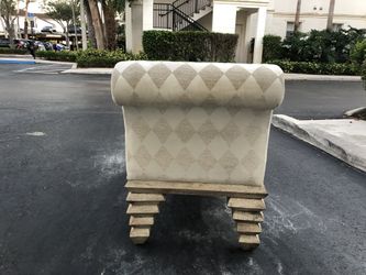 Barely used small crème divan and 4 bar stools