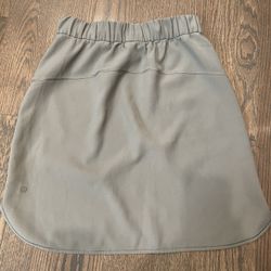 Lululemon skirt size 8