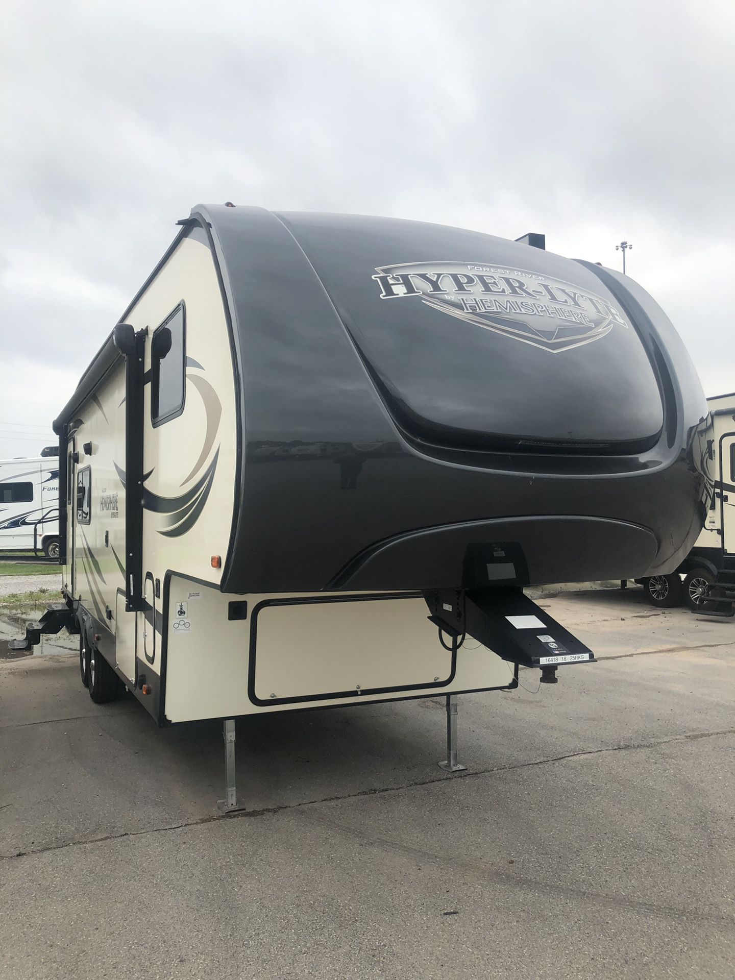 2018 Salem Hemisphere lite 25RKS camper RV 5th wheel trailer