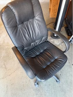 Office Chair MAKE ME AN OFFER IN MESSAGES.