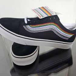 Vans Shoes
" LOVE IS TOGETHER "