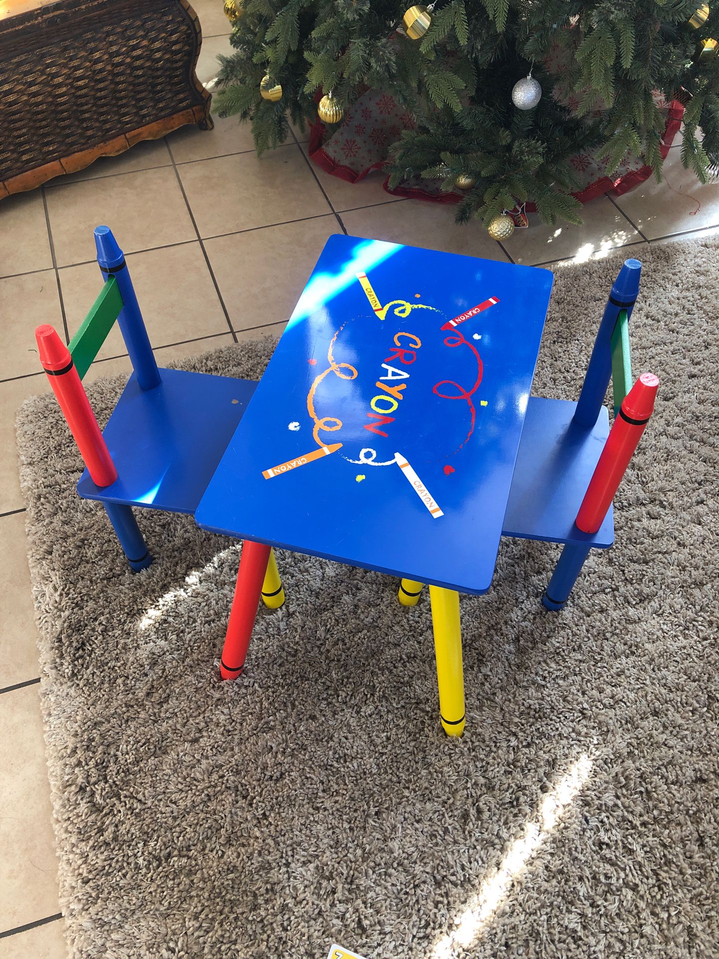 Child table with 2 chairs