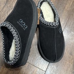 UGG Taso Slippers Black 