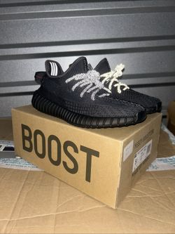 Yeezy 350 Black size 5.5