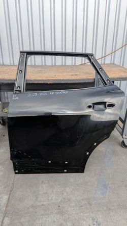 2023-2024-2025-2026 KIA SORENTO LEFT REAR DOOR OEM USED #10984