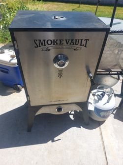 SMOKE VAULT 24 INCH VERTICAL PROPANE SMOKER