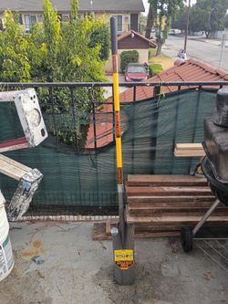 2 palas para hacer sanjas nuevas por precio  de 50 por las 2 o 30 cada una