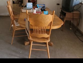 Dining Room table with middle extension and 6 chairs
