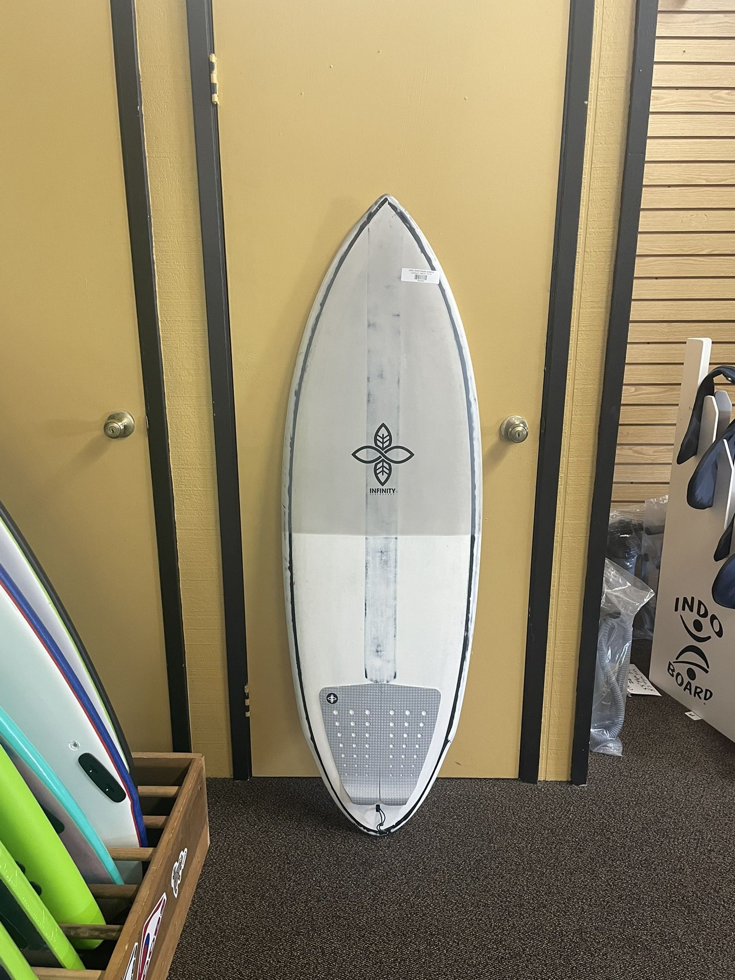 Infinity 5F 5’2 X 19.75” X 30L