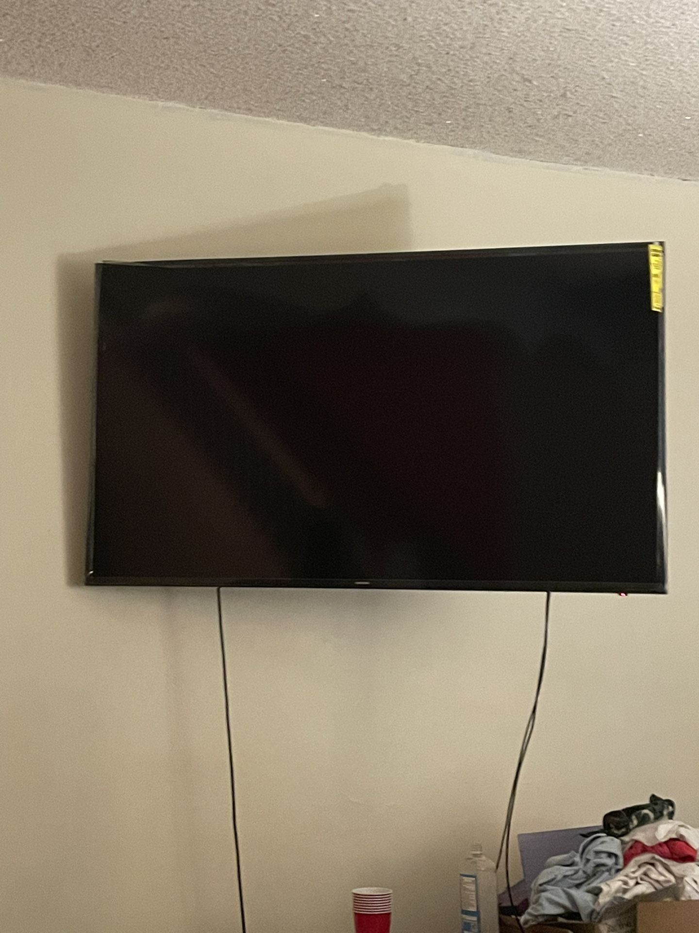 60’ Samsung Smart TV / with Mount