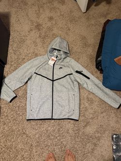 Gray Nike tech size large