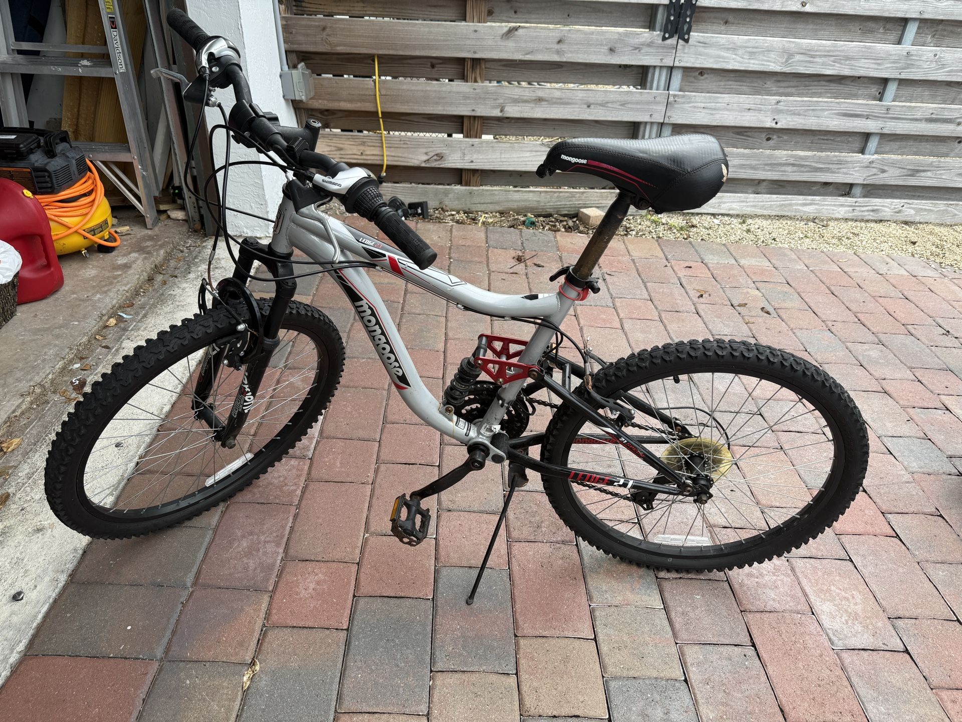 Mongoose Ledge 2.1 Bike - www.joarbit.com