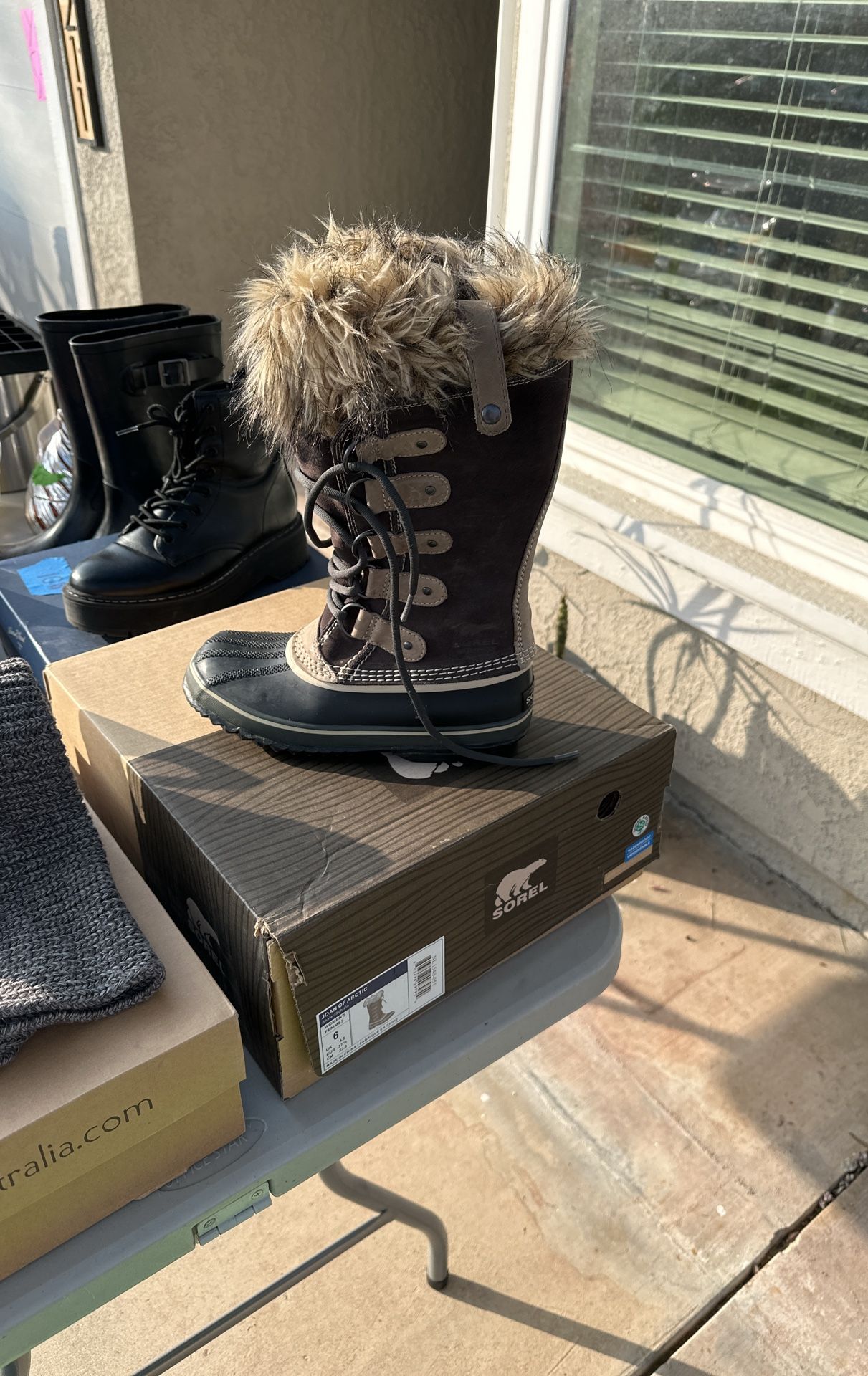 Sorel Waterproof Boots Size 6
