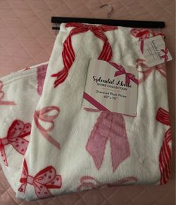 Bow Oversized Plush Throw/Blanket
