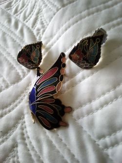 Vintage earrings and brooch lot