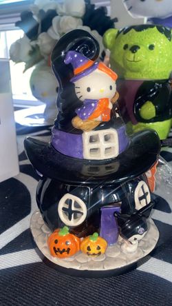 Hello Kitty Halloween Witch House Figurine