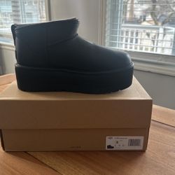 Ugg Leather Classic Mini- Blk Sz 8- NIB!