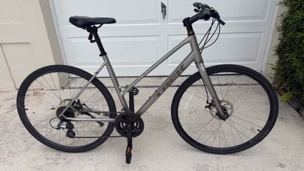 Trek FX1 large bike disc brakes hybrid 700c low step through tuned up