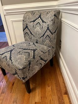 Accent chair living room, chair, pet free smoke free, great shape