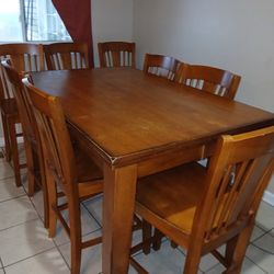 Light Wooden Dinong Room Table w/ 8 Chairs