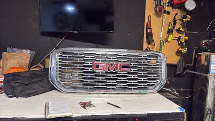 2018-2020 GMC  YUKON DENALI  Fron UPPUR Grille OEM
