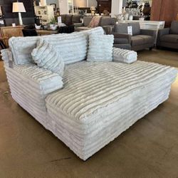 Oversized Lounge Chaise