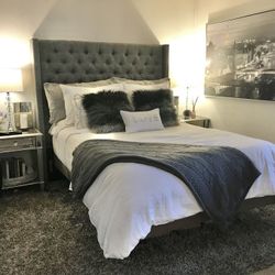 Beautiful King Size Tufted Bed + Like New Mattress