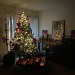 7.5’ Artificial Pre-lit Christmas Tree 