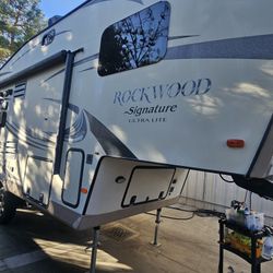 2015 Rockwood Signature 8244WS