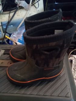 Camouflage w/ orange trim rain boots