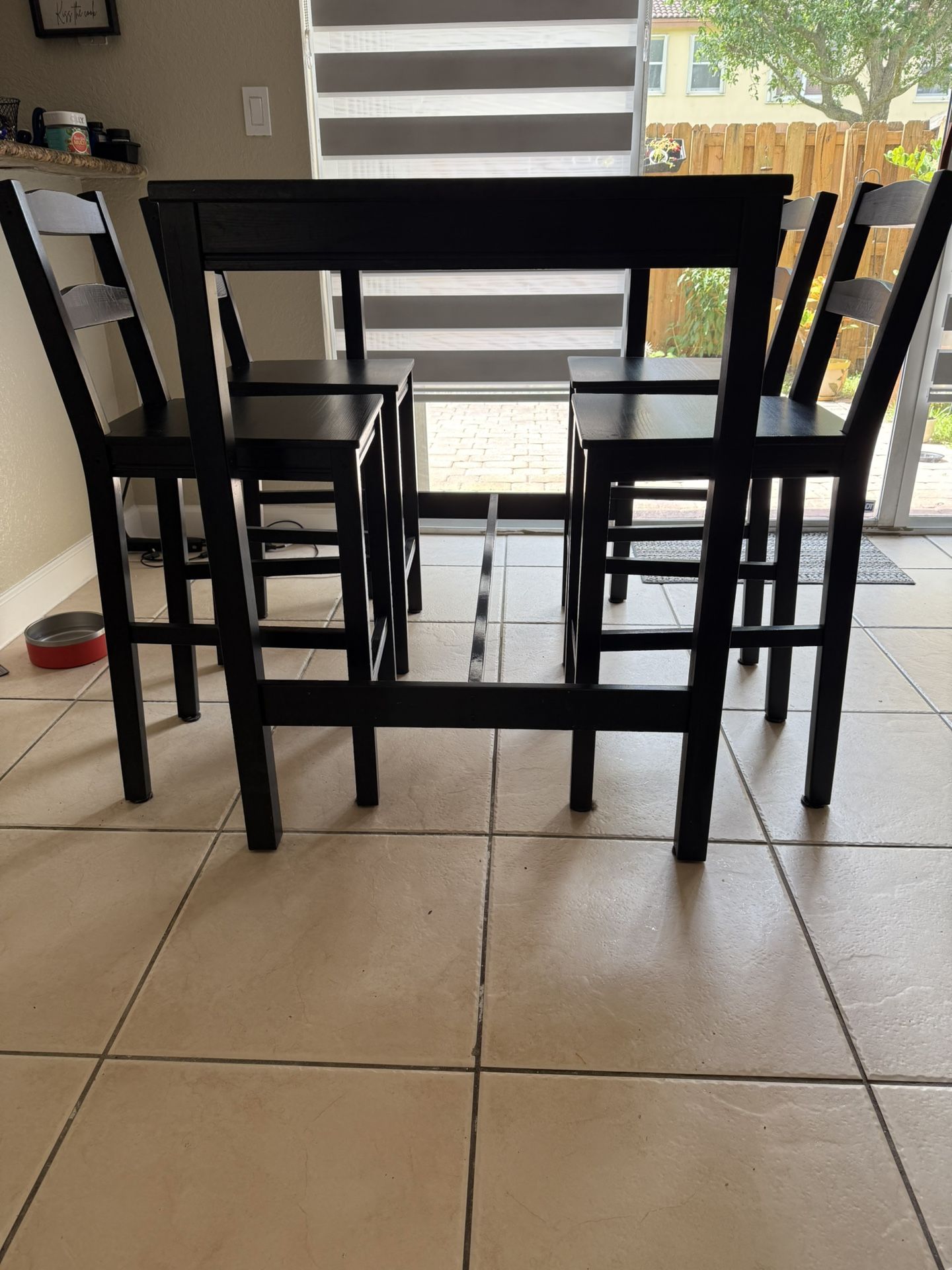 Bar Table And 4 Bar Stools