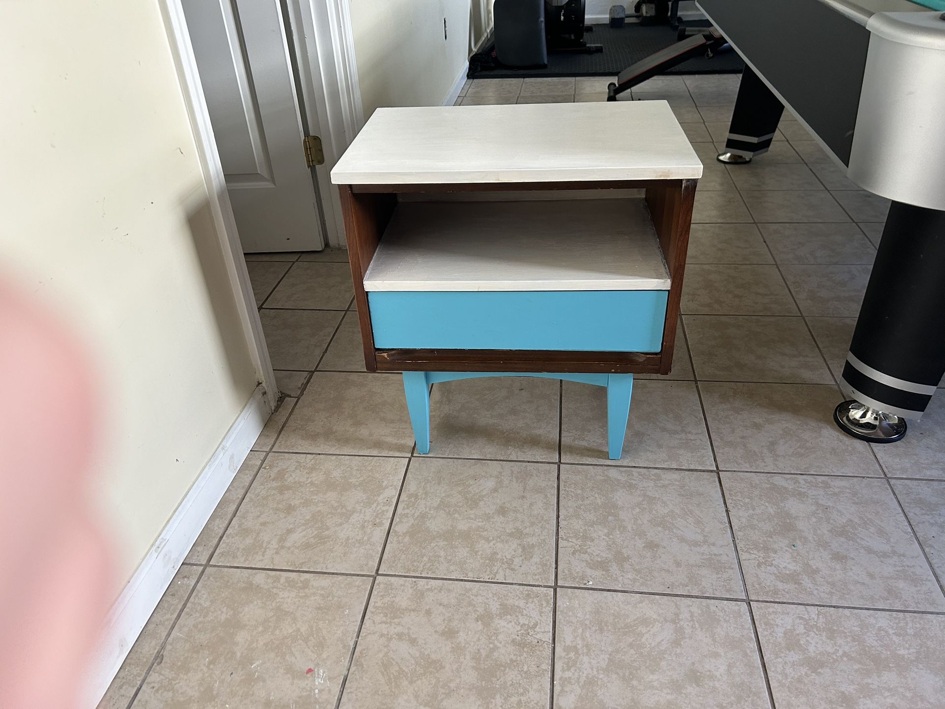 Mid Century Vintage Side Table Nightstand