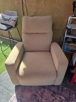 Lifting recliner chair