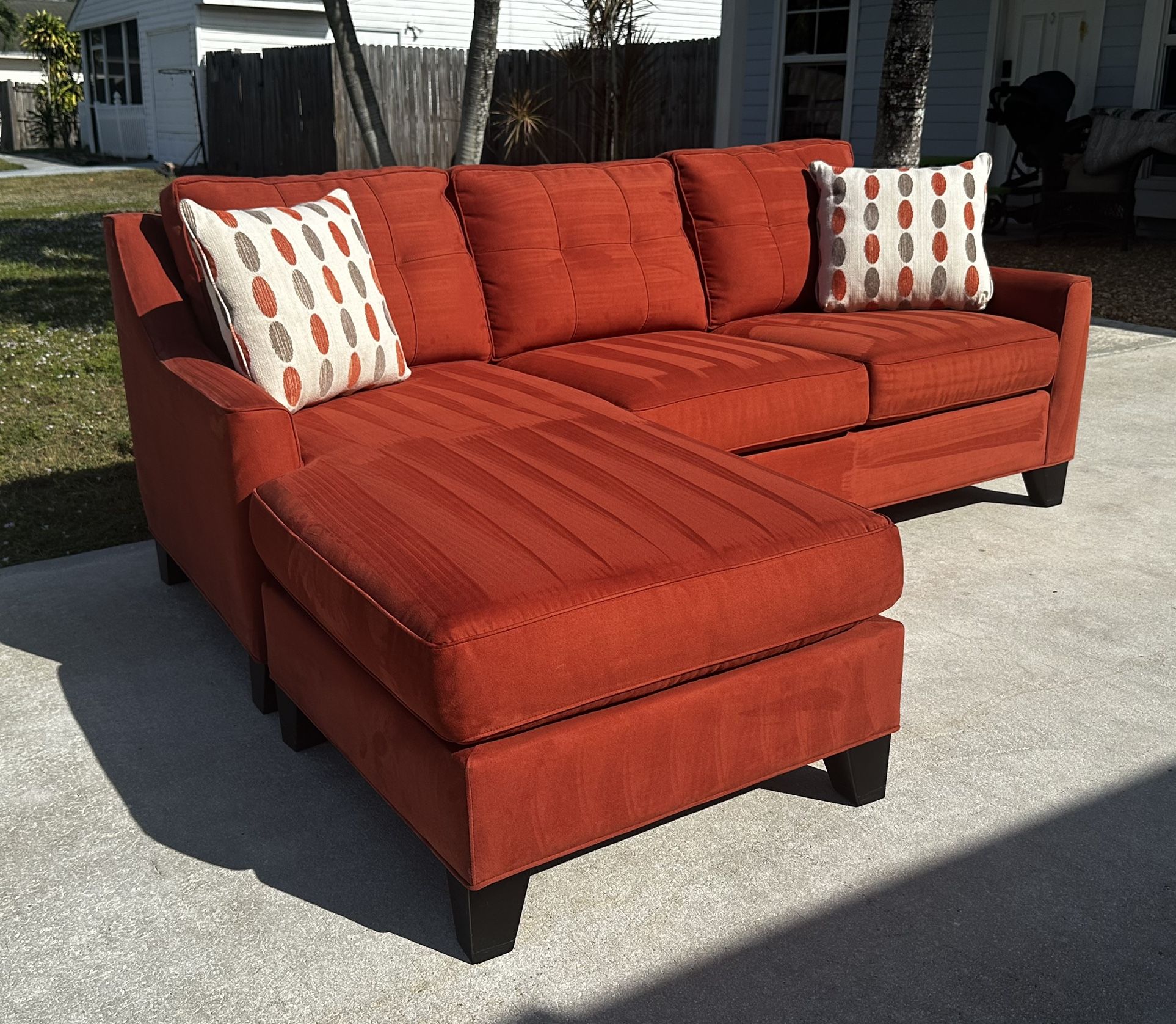 Burnt Orange Sleeper Couch - Delivery Included 🛻