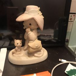 Precious moments Little girl Little girl With Cat