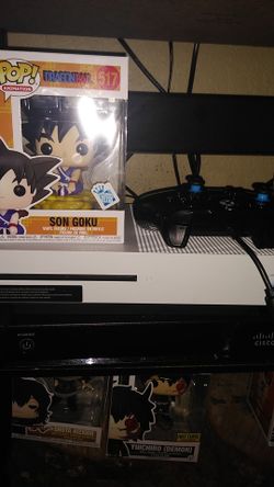 Xbox one s 1tb 2 games 2 controller