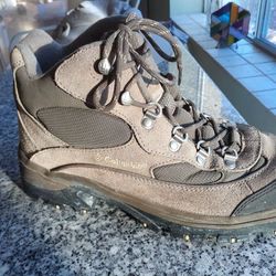 HIKING BOOTS 