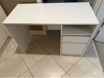 White modern desk + chair