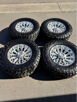 20” Fuel TRAX Wheels on 38” Nitto Trail Grappler M/T Tires for Ford F250 F350 and  Excursion 8x170