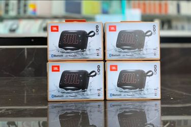 JBL ON THE GO 5 with air touch technology (touch another one next to it and they connect automatically)((Take It Home In Payments/ llévatelo a casa en