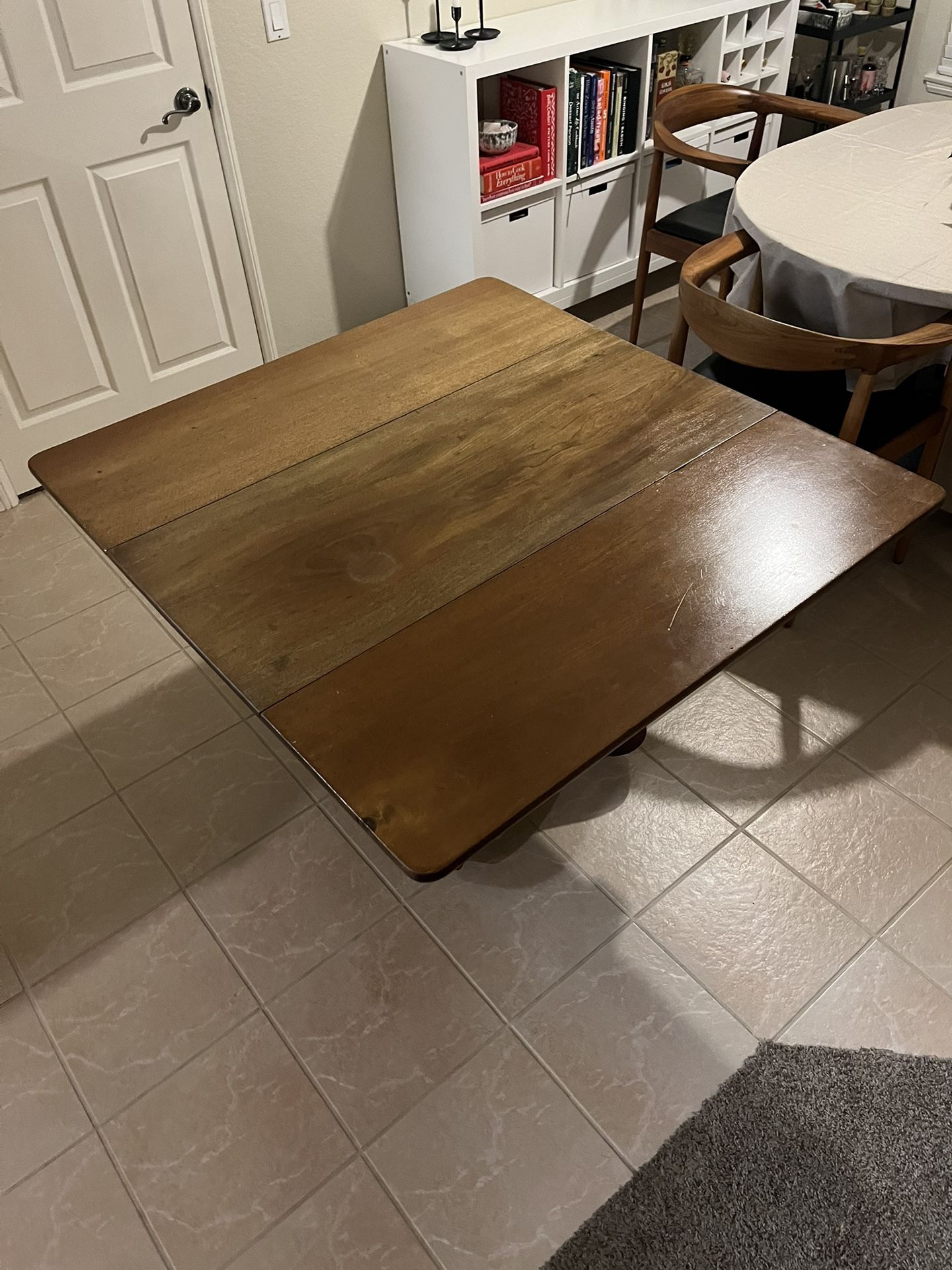 Leaflet Dining Table 