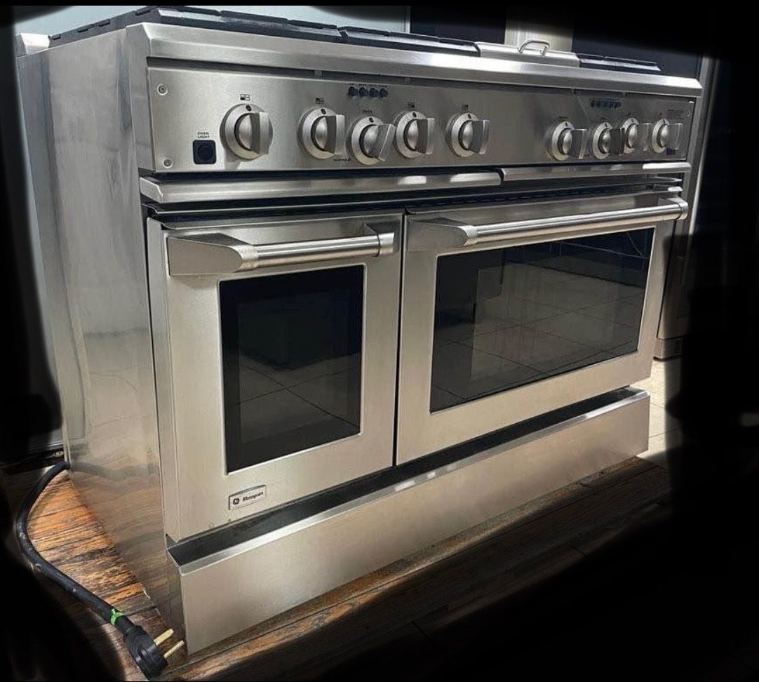 GE Monogram 48” 6 Burner Range 