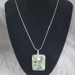 18k Gold Plated Iridescent Pendant Necklace 