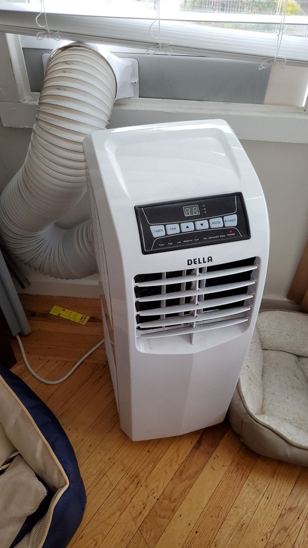 Della A/C unit