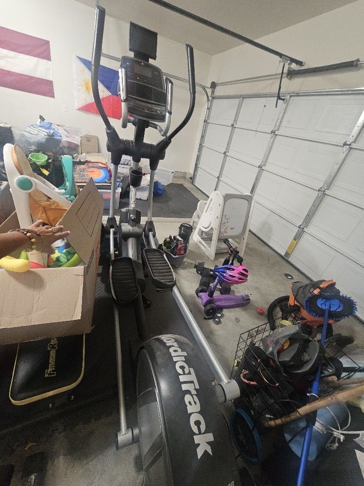 Excellent Condition NordicTrack Elliptical