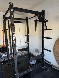 Rogue Monster Lite Rack 6 posts with pegs, dip station and safety arms,