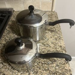 Set of 2 Pots with Lids (Farberware)
